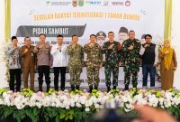 Bupati Tanah Bumbu Andi Rudi Latif menghadiri kegiatan pisah sambut guru dan tenaga kependidikan serta penyambutan kadet Universitas Pertahanan Republik Indonesia di Sekolah Rakyat Terintegrasi 1 Tanah Bumbu, Senin (12/10/2026).