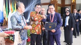 Hery Sasmita, Kepala Dinas Koperasi, Perindustrian dan Perdagangan Barito Kuala, berhasil meraih peringkat Terbaik I dalam PK) Tingkat II.