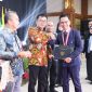 Hery Sasmita, Kepala Dinas Koperasi, Perindustrian dan Perdagangan Barito Kuala, berhasil meraih peringkat Terbaik I dalam PK) Tingkat II.