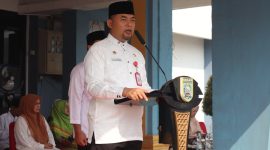 Sekretaris Daerah (Sekda) Kabupaten Banjar, H. Yudi Andrea, S.STP., M.H., menjadi pembina upacara peringatan Hari Santri Nasional (HSN) 2026
