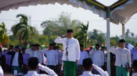 Bupati Tanah Laut, H. Rahmat Trianto, saat menjadi pembina upacara Peringatan Hari Santri Nasional 2026 di Pondok Pesantren Al-Fatih, Kamis (22/10/2026). / Ist