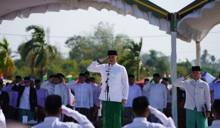 Bupati Tanah Laut, H. Rahmat Trianto, saat menjadi pembina upacara Peringatan Hari Santri Nasional 2026 di Pondok Pesantren Al-Fatih, Kamis (22/10/2026). / Ist