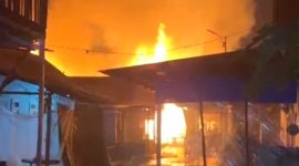 Kondisi rumah warga saat kebakaran terjadi di Gang Kasturi dan Gang Tridaya, Kelurahan Kampung Baru, Kecamatan Simpang Empat, Tanah Bumbu, Jumat (30/10/2026) dini hari.