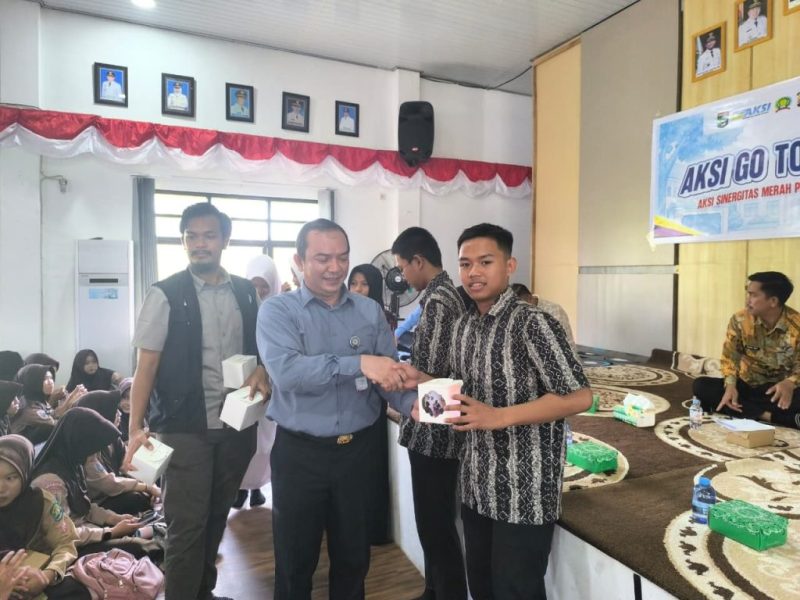 Ratusan pelajar tingkat SLTA mengikuti Aksi Go To School dalam rangka Aksi Sinergitas Merah Putih di Aula Kantor Camat Batulicin, Tanah Bumbu, Kamis (1/10/2026).