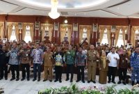 Sekretaris Daerah Tanah Bumbu Yulian Herawati didampingi Kepala Diskominfosp Al Husain Mardani menghadiri peluncuran Banua Waspada Scam dan pelatihan petugas Helpdesk IASC di Banjarmasin, Selasa (13/10/2026).