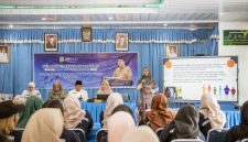 Peserta Sekolah Pangan mengikuti pelatihan pengolahan ikan menjadi berbagai menu bergizi di Aula Kecamatan Kuranji, Tanah Bumbu.