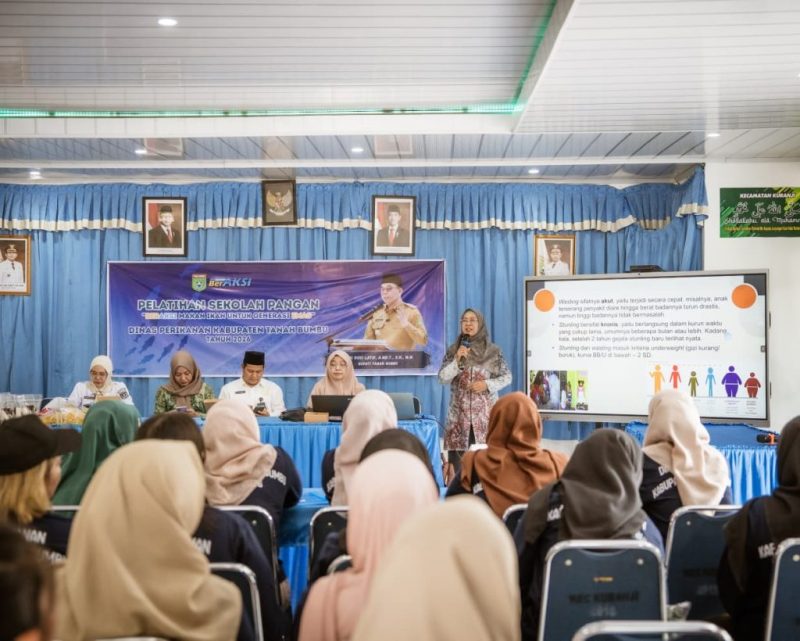 Peserta Sekolah Pangan mengikuti pelatihan pengolahan ikan menjadi berbagai menu bergizi di Aula Kecamatan Kuranji, Tanah Bumbu.